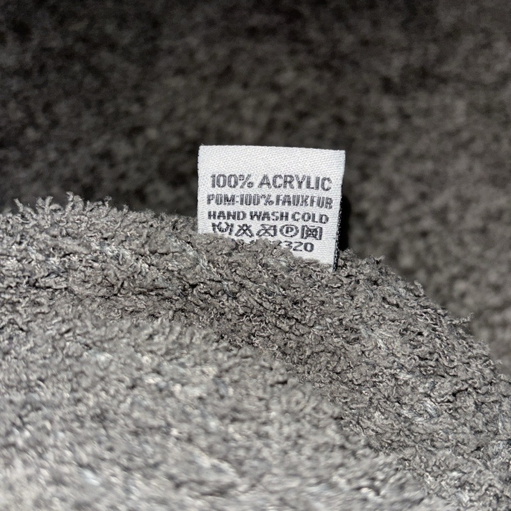 Faux fur gray beanie hat with fleece like material lined inside small medium - Picture 6 of 6